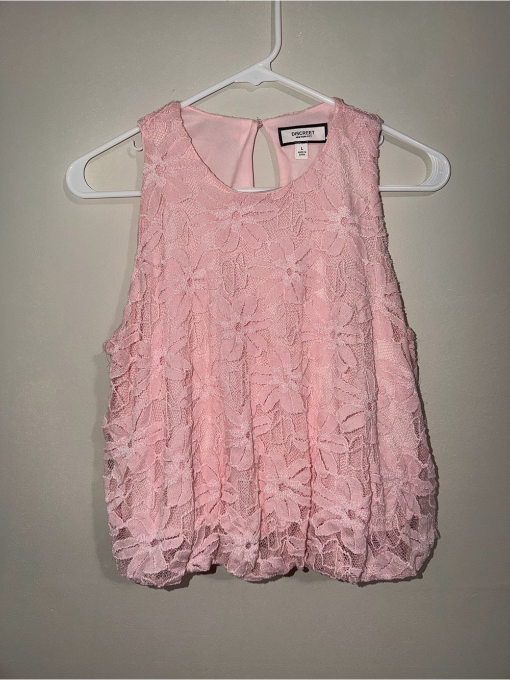 Discreet NYC Women’s Large Pink Floral Lace Sleeveless Blouse